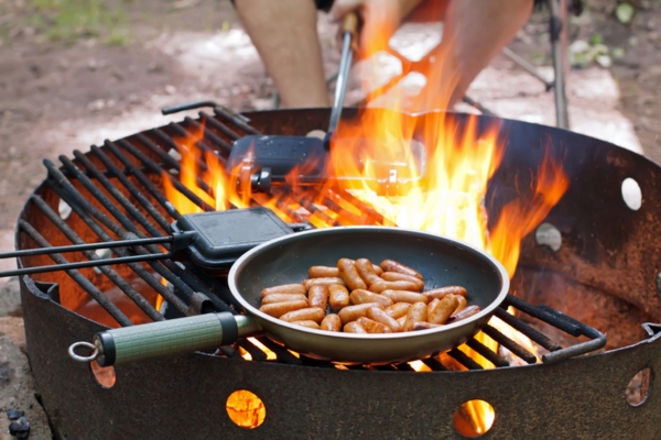 frying sausages outdoors using griller to reduce indoor heat